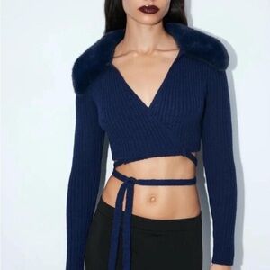 (NWT) Zara ribbed wrap navy blue sweater with faux fur collar Sz M
